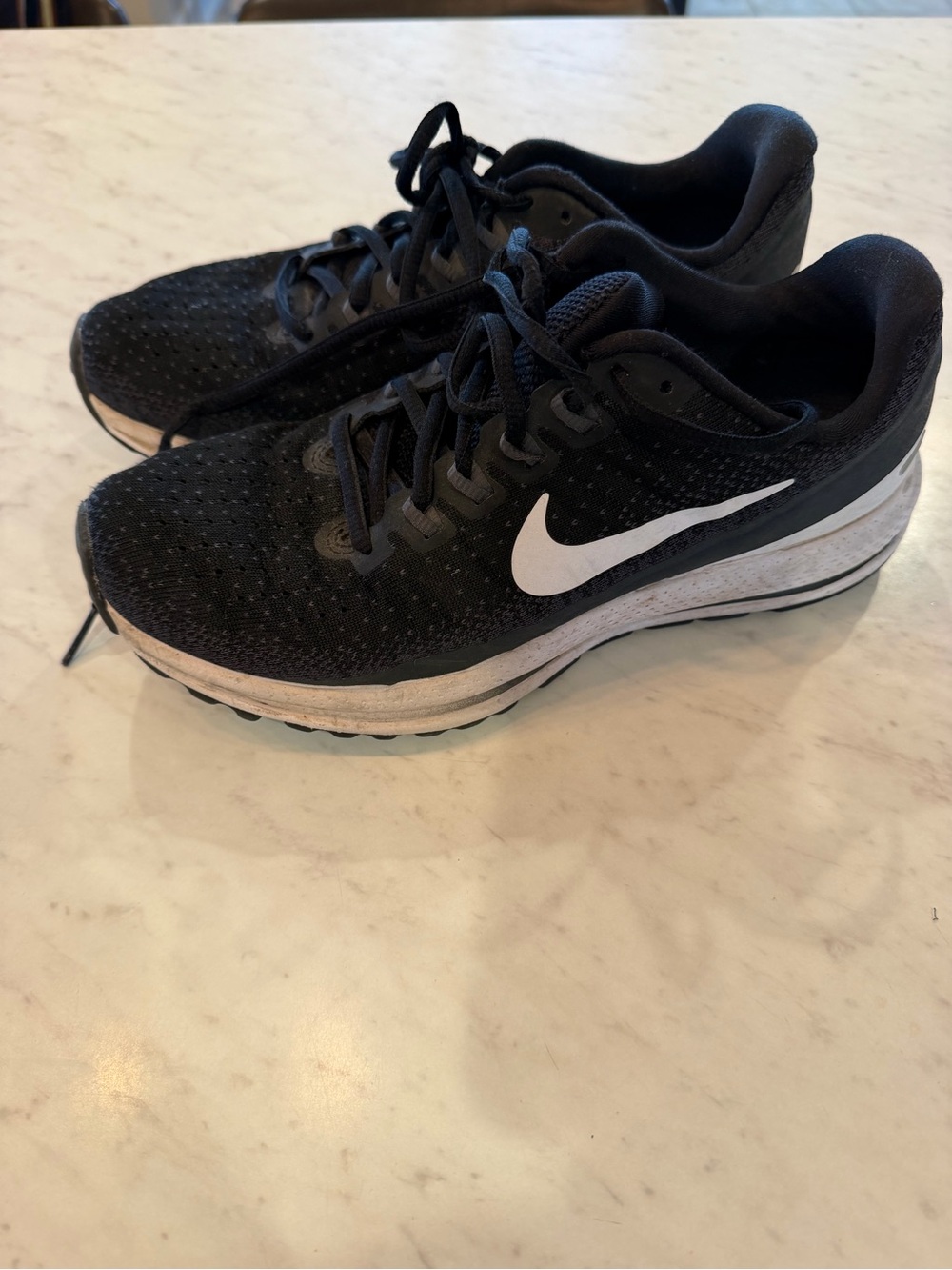 Nike Vomero 13 Black and White Running Shoes, Women’s size 8.